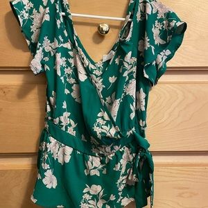 NWOT Silenna Sky Top Cold shoulder Top